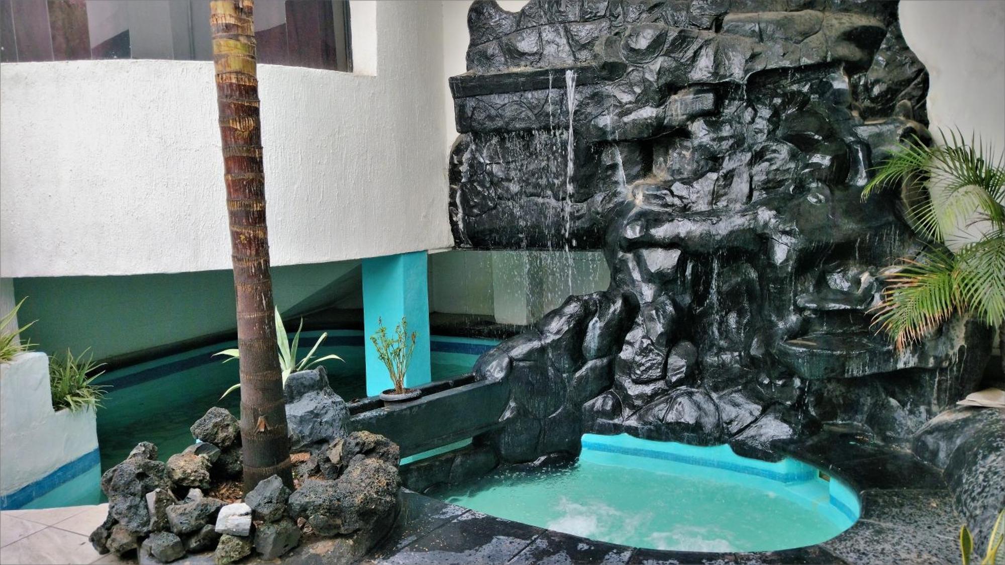 Laguna Inn โทร์เรออน ภายนอก รูปภาพ
